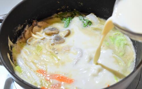 おうちで手軽に本格味に仕上げる！ごま豆乳鍋の基本レシピ　作り方3-1